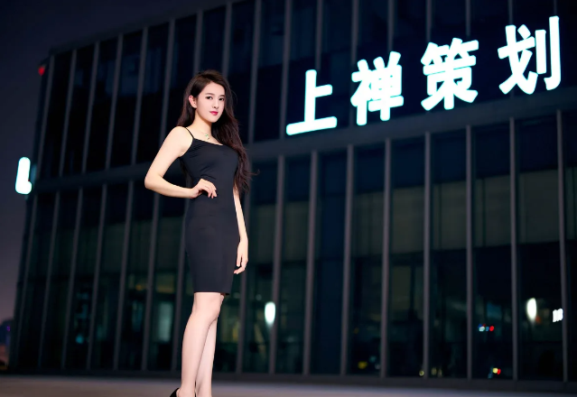 美業(yè)連鎖抖音獲客困局破解：30天打造爆款直播間，轉(zhuǎn)化率提升3倍實戰(zhàn)指南