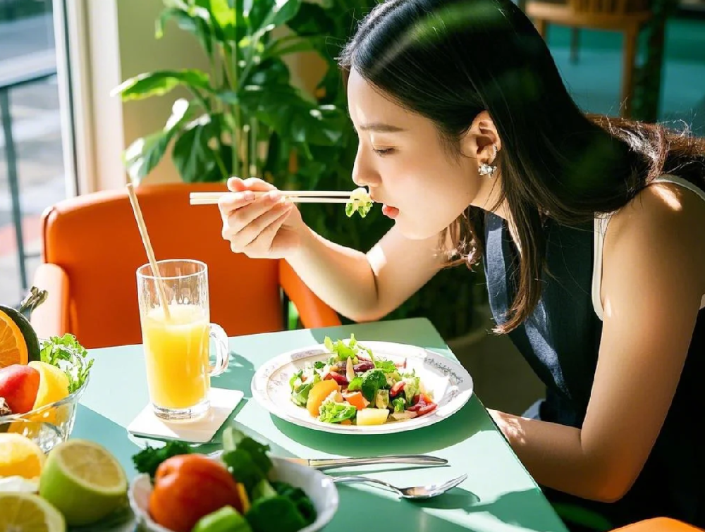 鄭州餐飲設計：女性健康餐飲3大掘金點——從低卡套餐到閨蜜社交的全場景破···