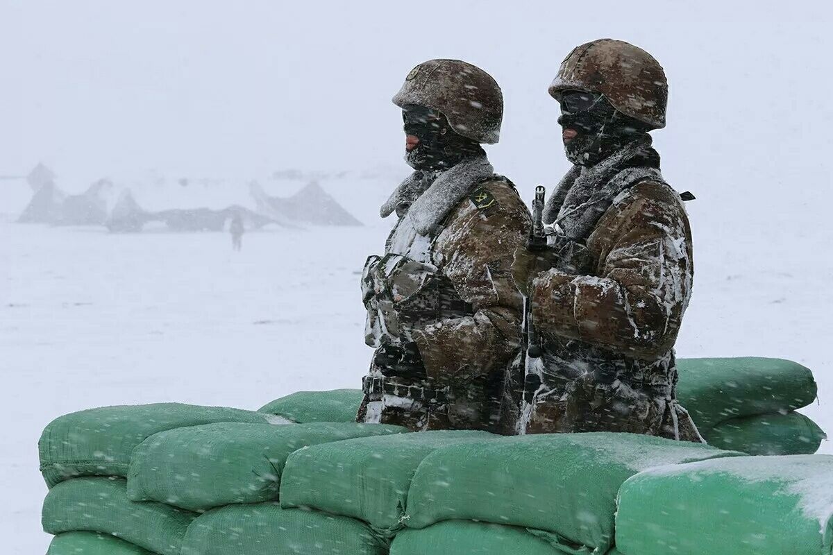 圣誕節(jié)守護(hù)我們的解放軍戰(zhàn)士